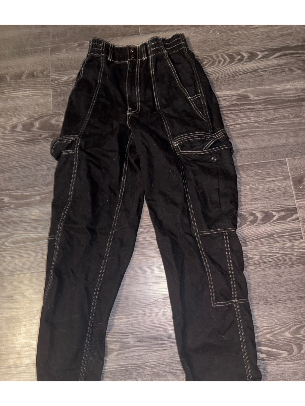 BDG Black Wide-Leg Cargo Jeans with White Contrast Stitching - Picture 2 of 2